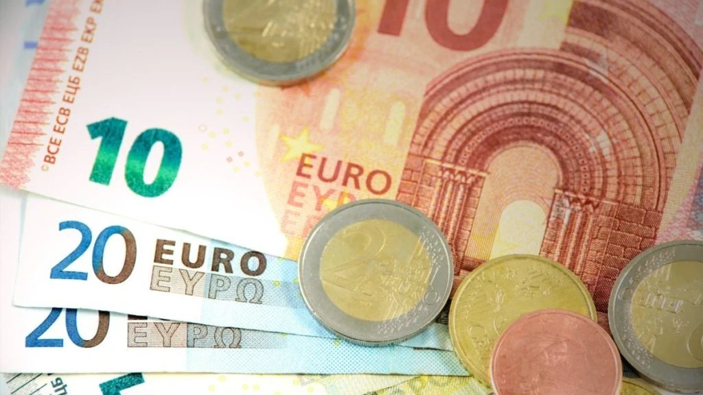 Euro's, muntjes en briefgeld, bovenaanzicht
