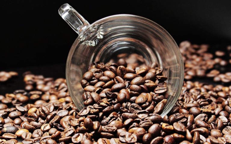 Kan Koffie Bederven? Alles over de Houdbaarheid van Koffie