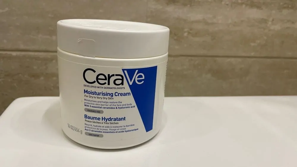gesloten pot cerave dagcrème voor droge huid