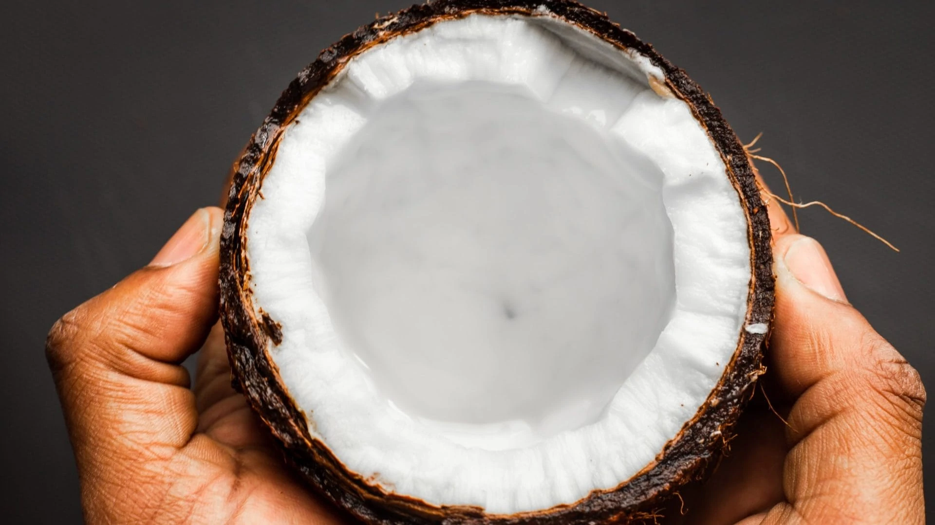 Open kokosnoot, vooraanzicht
