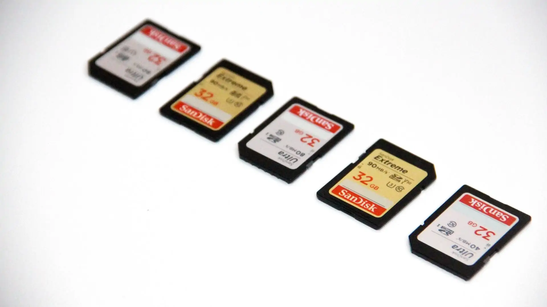 Verschillende MicroSD-kaartjes op een rij