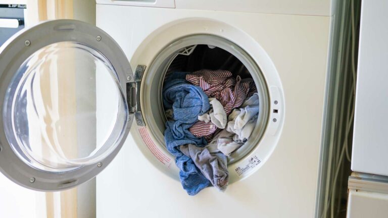 Waarom je Wasmachine niet Leegloopt: De Spoelstop Uitgelegd